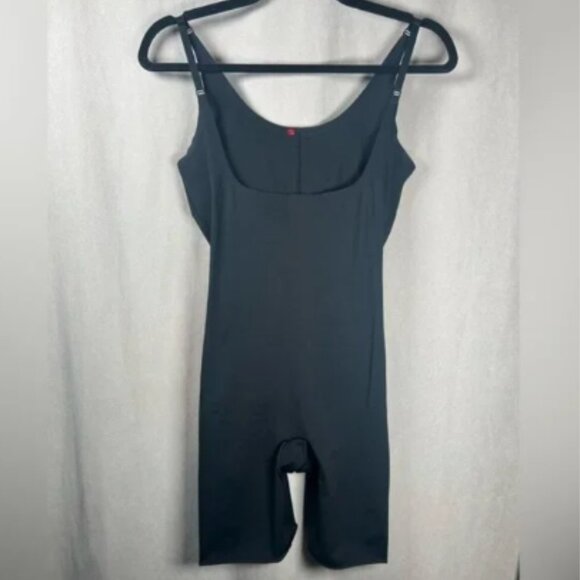 Spanx OnCore Sculpting Open-Bust Mid-Thigh Bodysuit - Medium in 'Very Black' - Picture 10 of 12